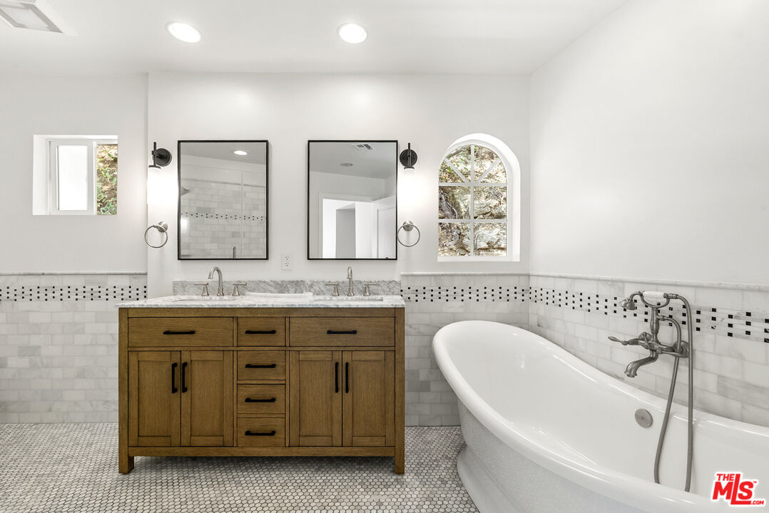 9541 Cedarbrook Dr