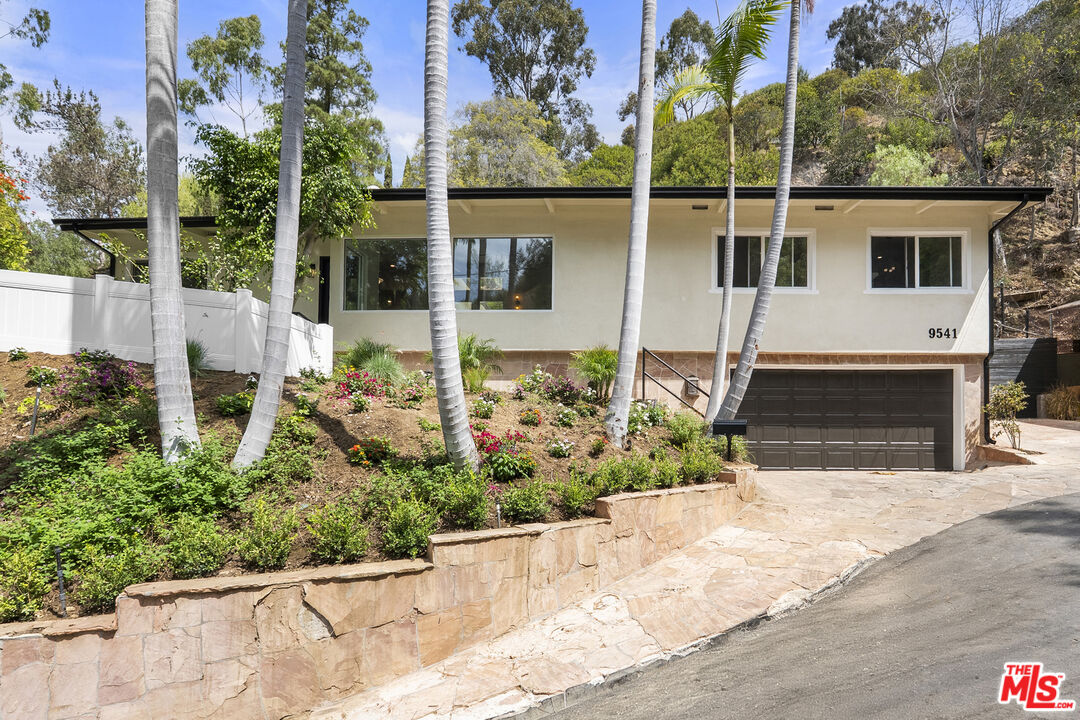 9541 Cedarbrook Dr