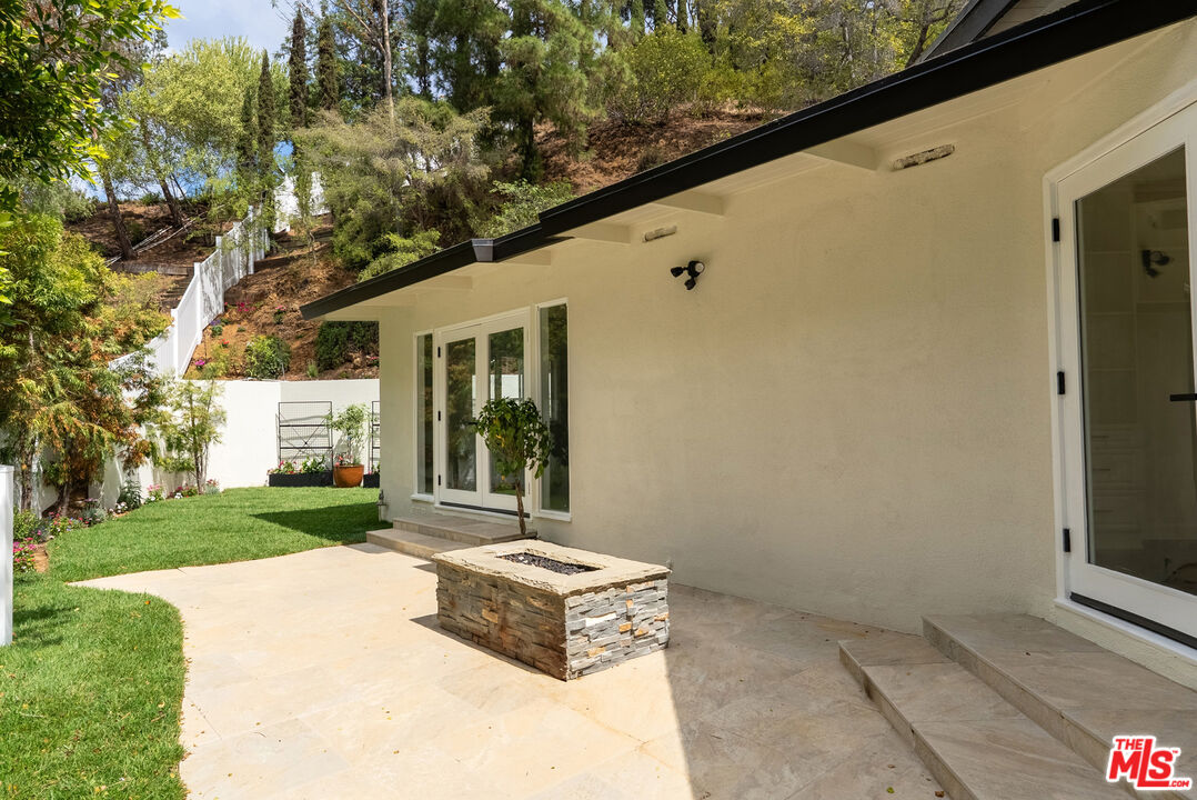9541 Cedarbrook Dr