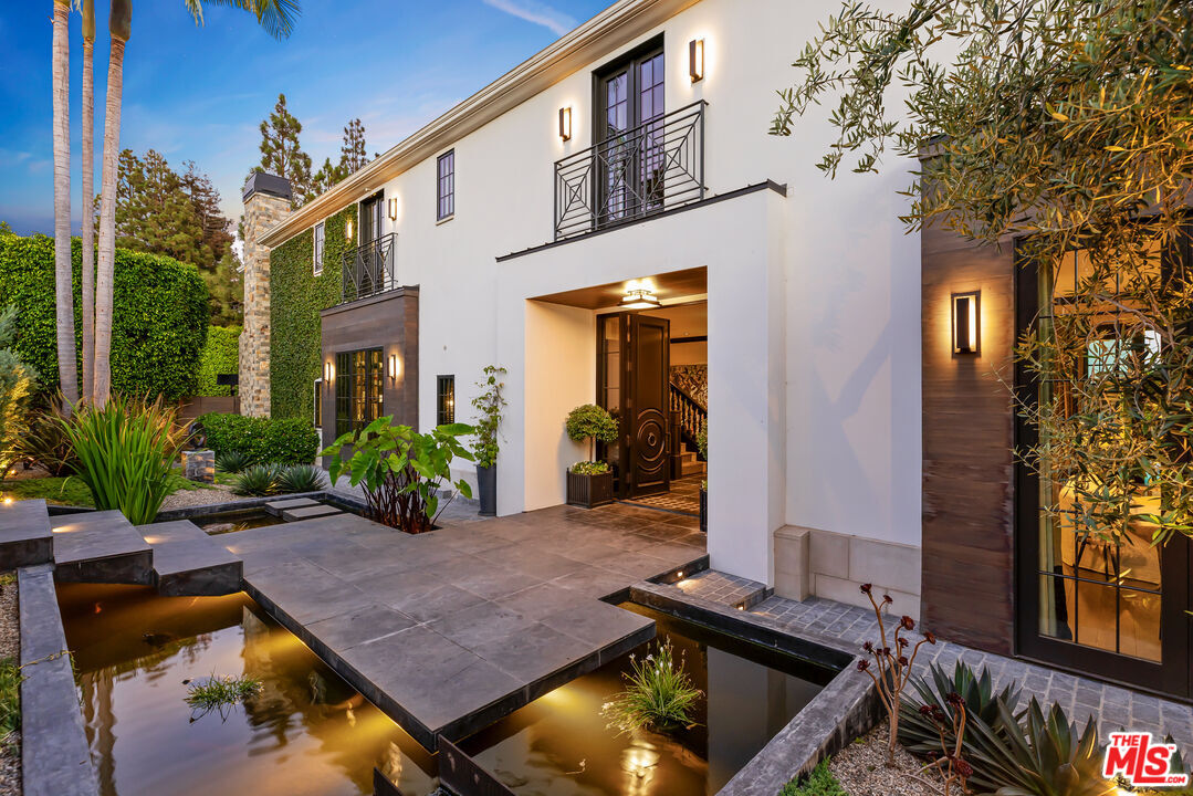 the desirable Riviera Palisades
