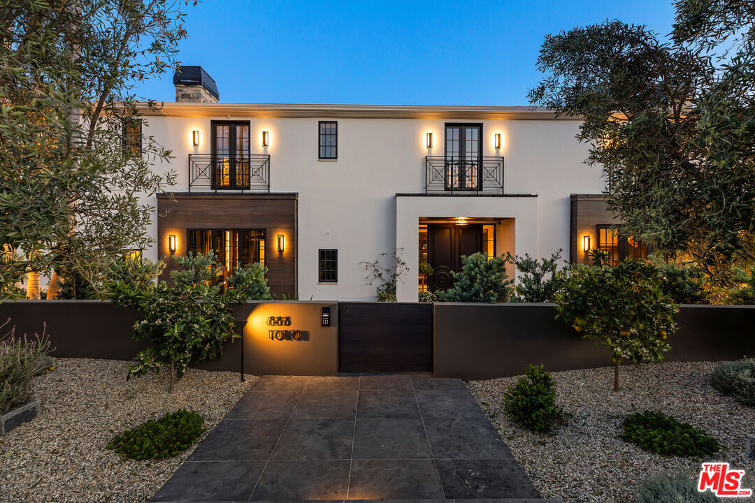 the desirable Riviera Palisades