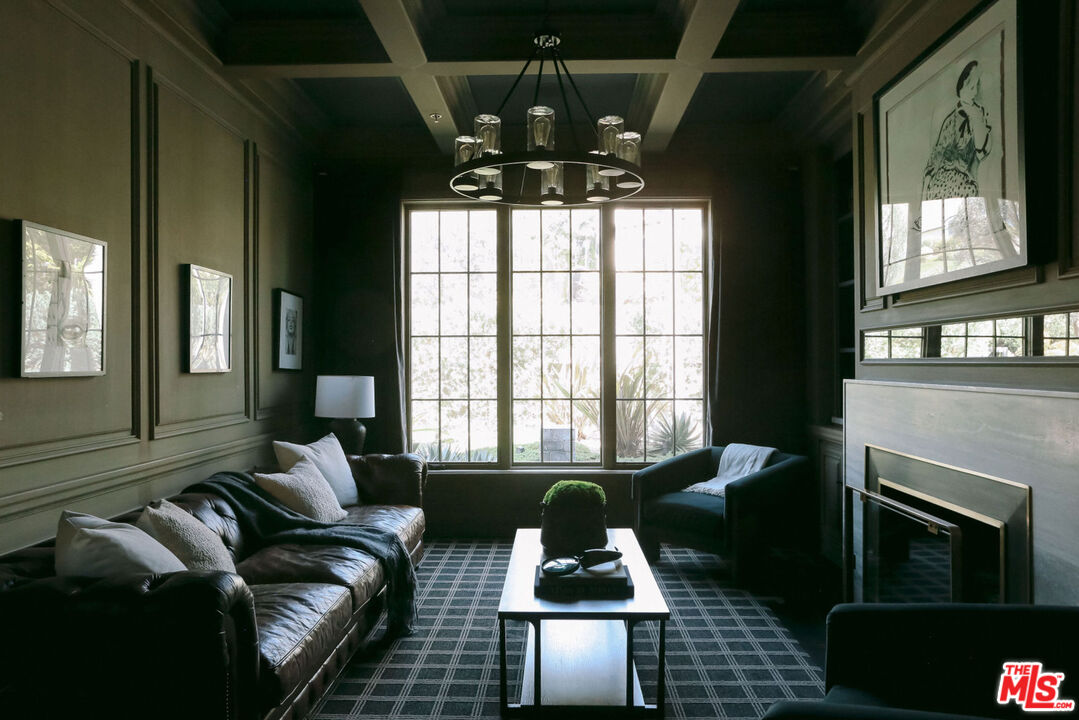 the desirable Riviera Palisades