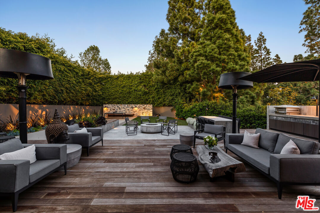 the desirable Riviera Palisades