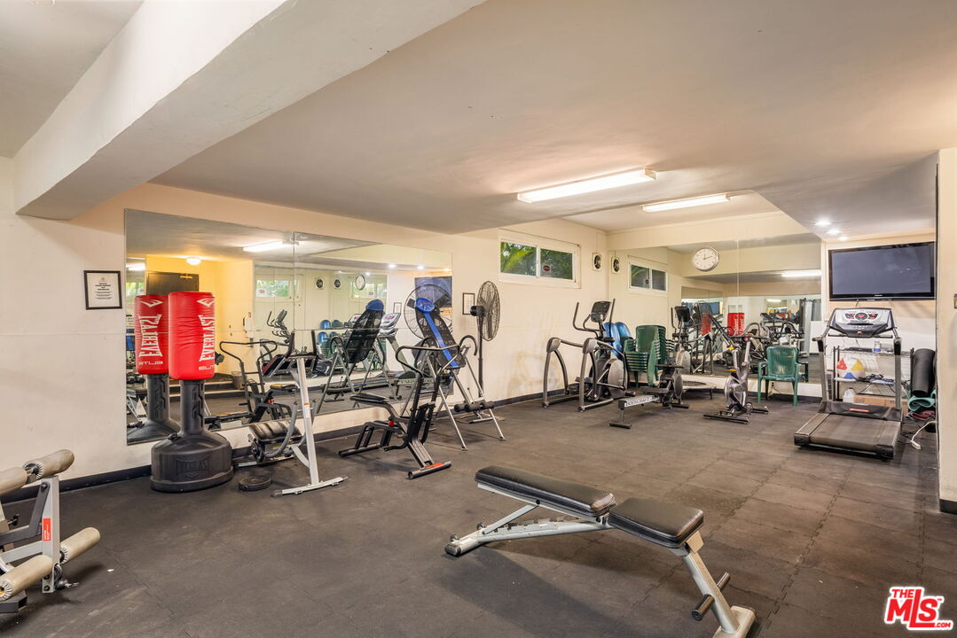 1203 N Sweetzer Ave Unit: 305
