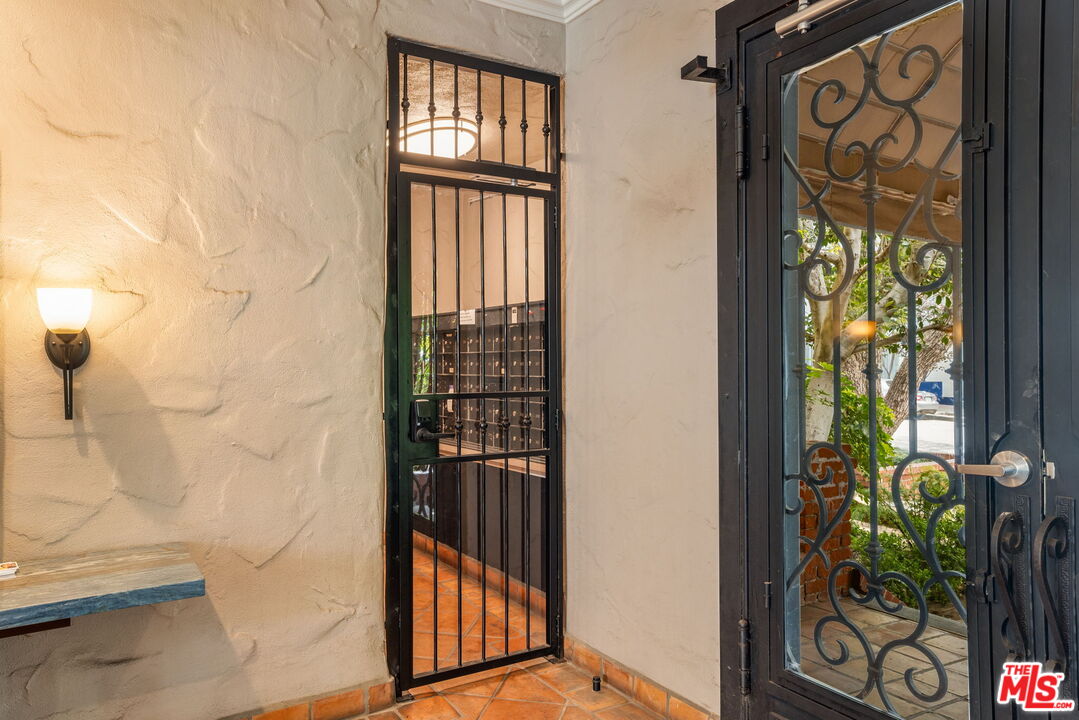1203 N Sweetzer Ave Unit: 305