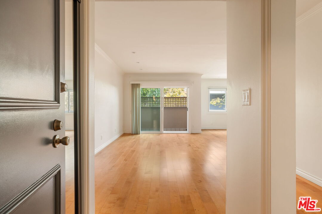 1203 N Sweetzer Ave Unit: 305
