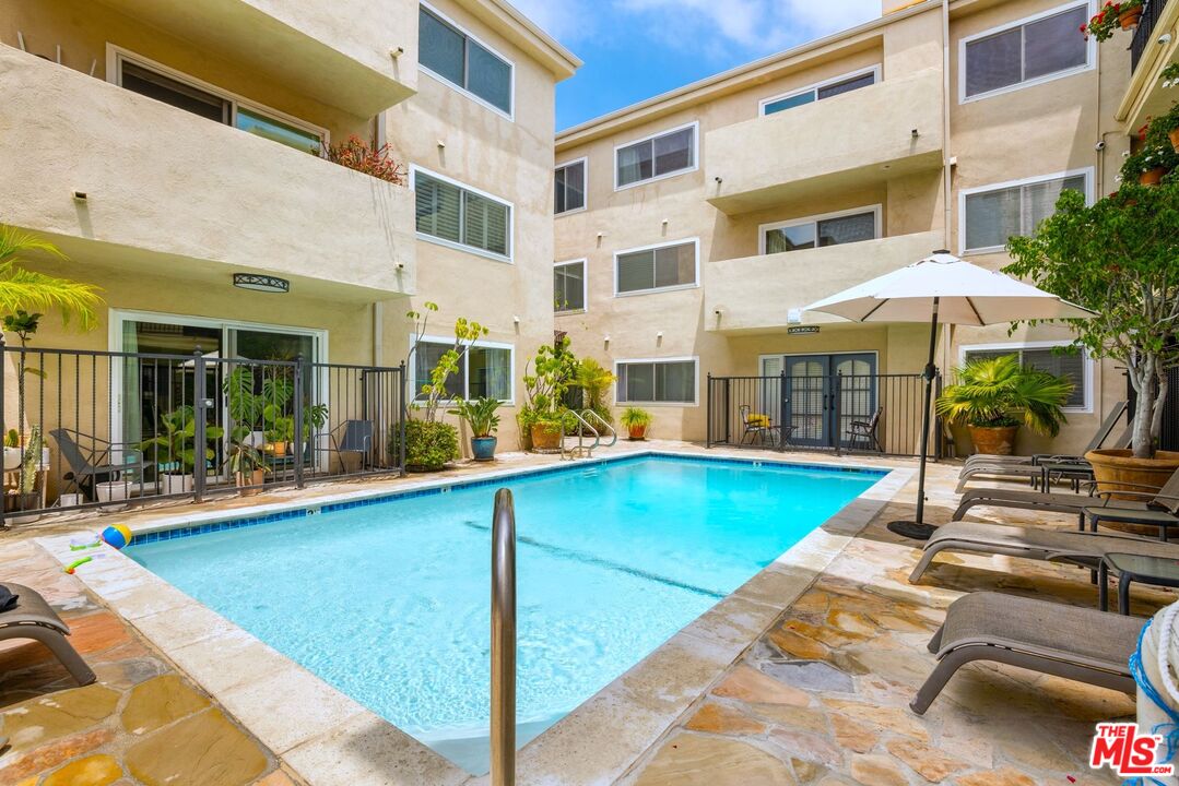 1203 N Sweetzer Ave Unit: 305