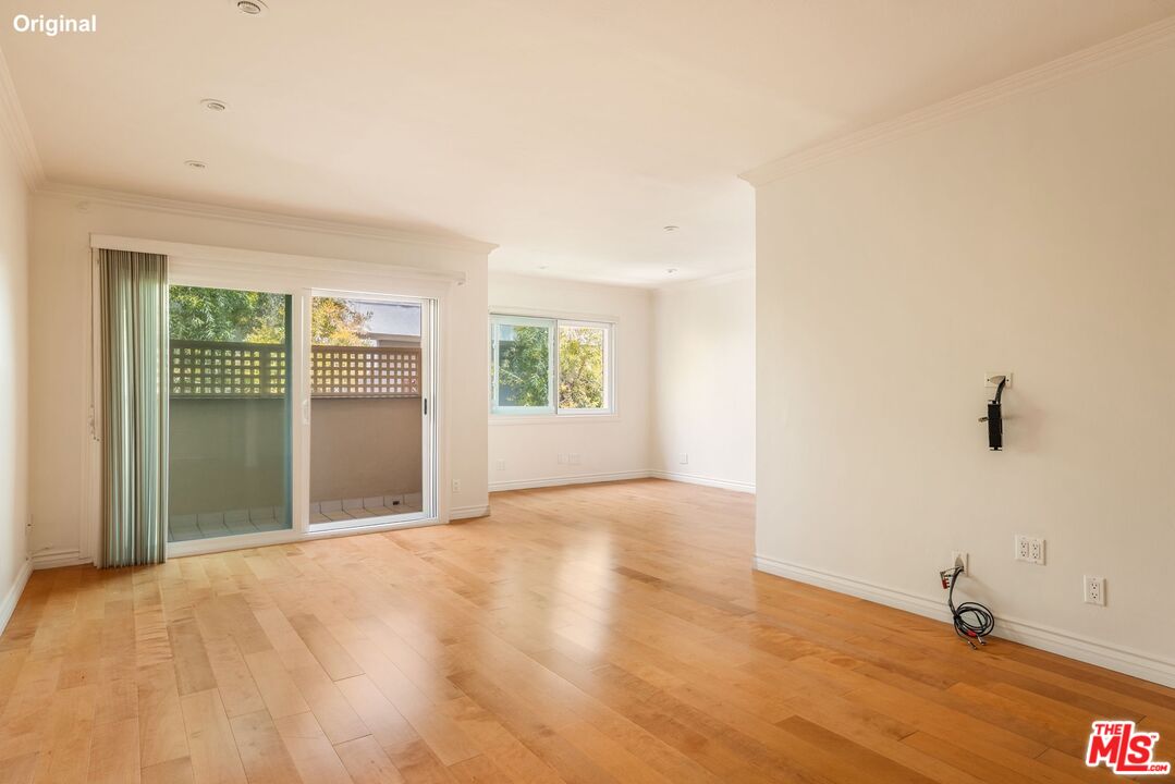 1203 N Sweetzer Ave Unit: 305