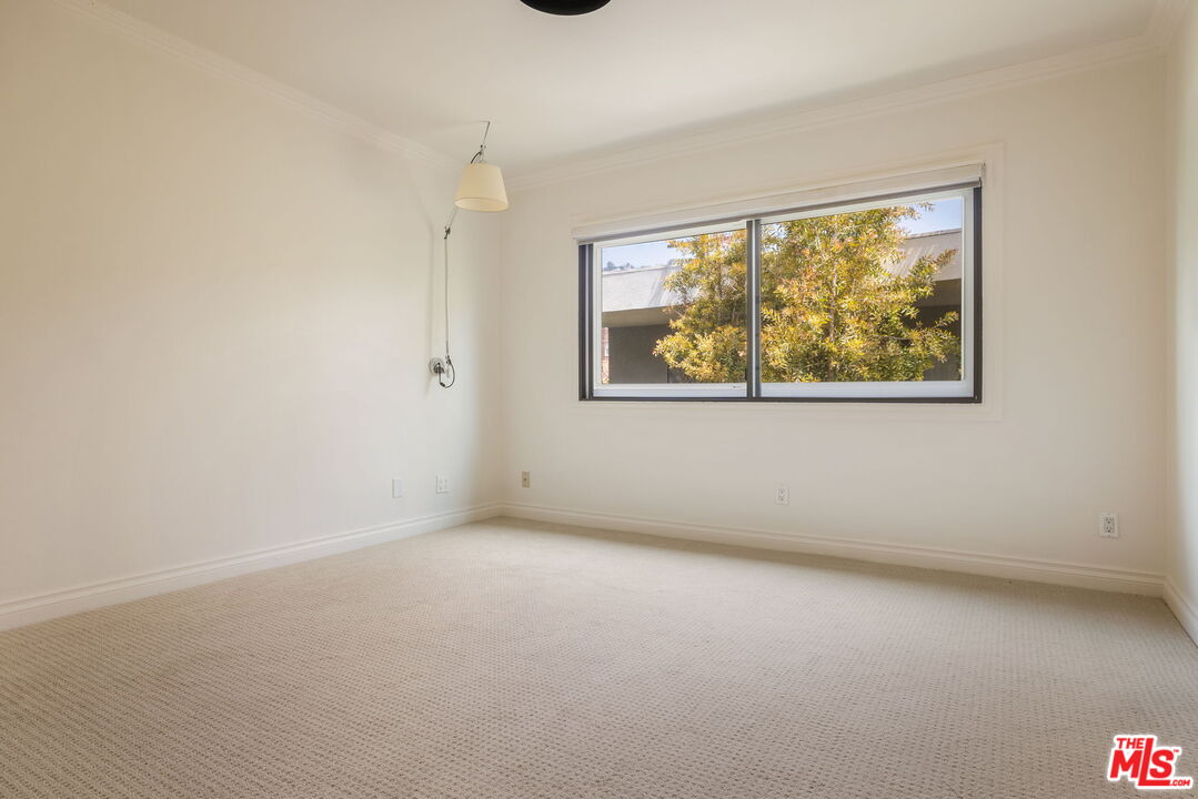 1203 N Sweetzer Ave Unit: 305
