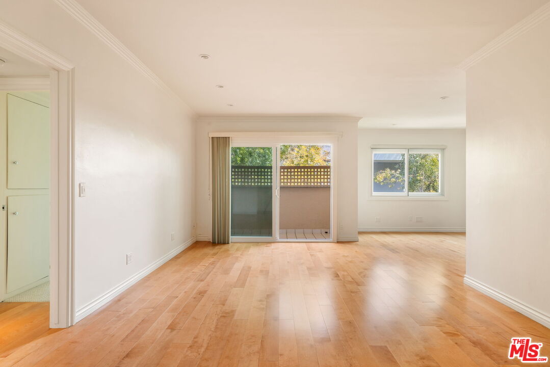 1203 N Sweetzer Ave Unit: 305