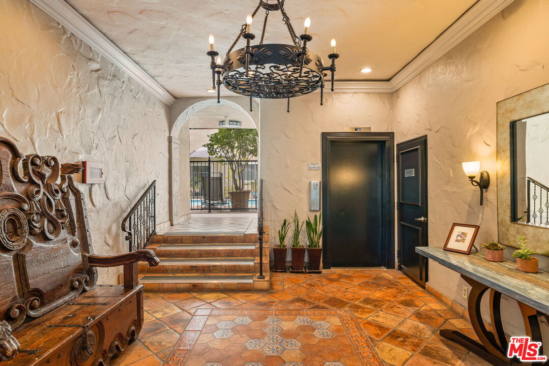 1203 N Sweetzer Ave Unit: 305