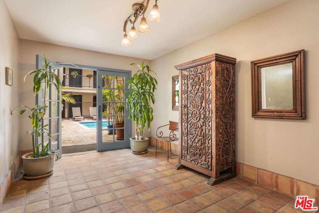 1203 N Sweetzer Ave Unit: 305