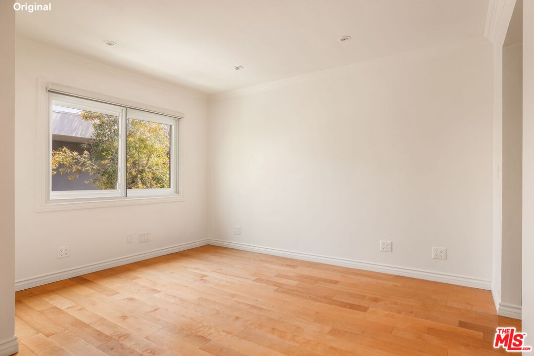 1203 N Sweetzer Ave Unit: 305