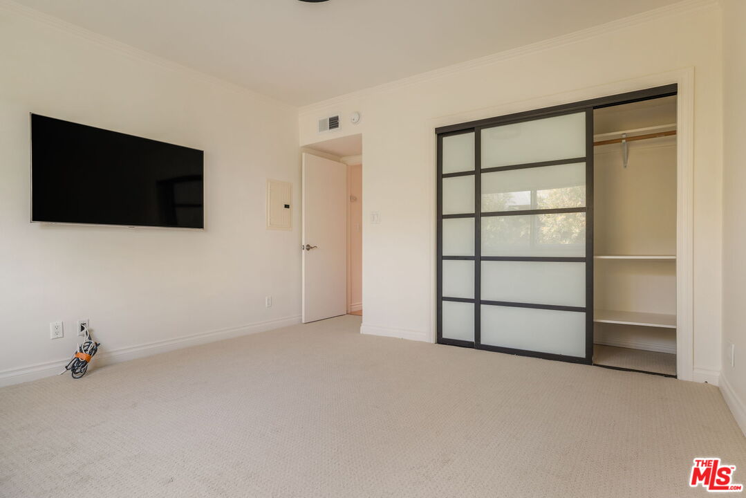 1203 N Sweetzer Ave Unit: 305