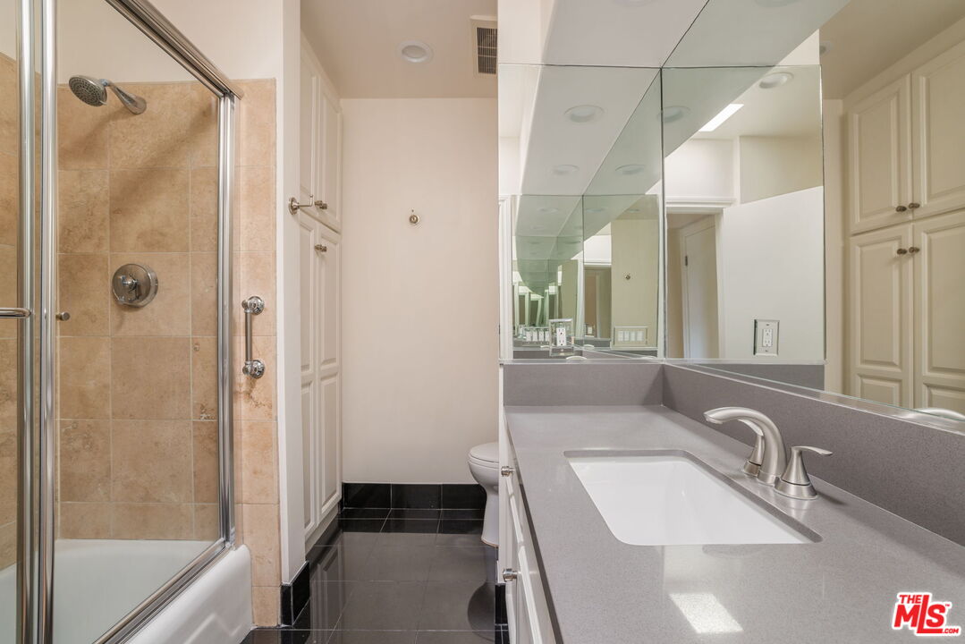 1203 N Sweetzer Ave Unit: 305