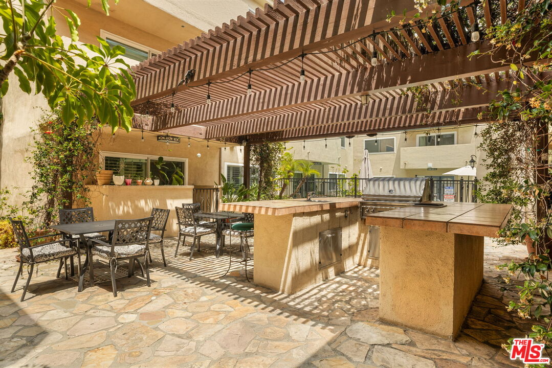 1203 N Sweetzer Ave Unit: 305
