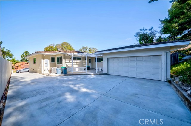 2896 Via De La Guerra