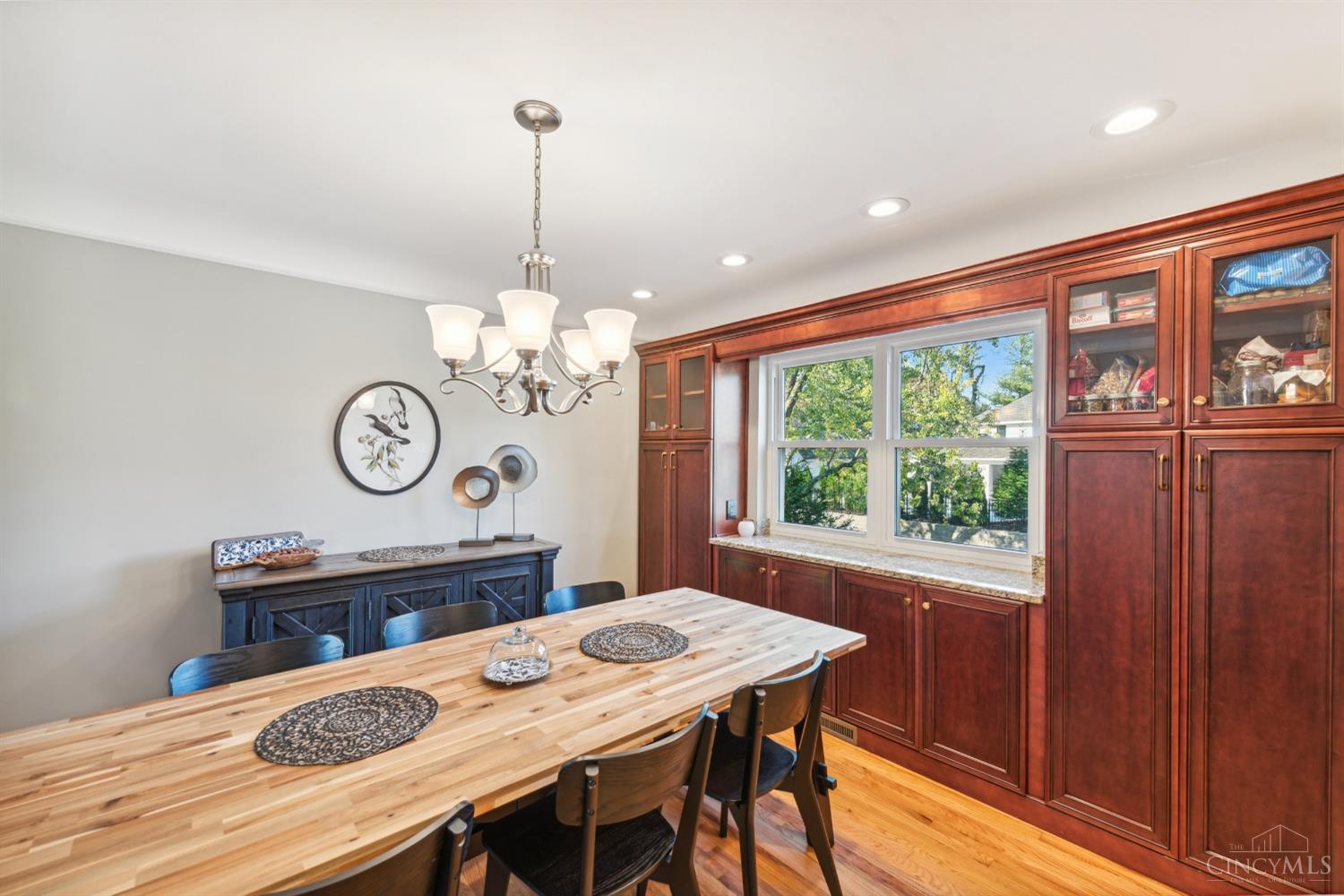 6895 Meadowdale Circle