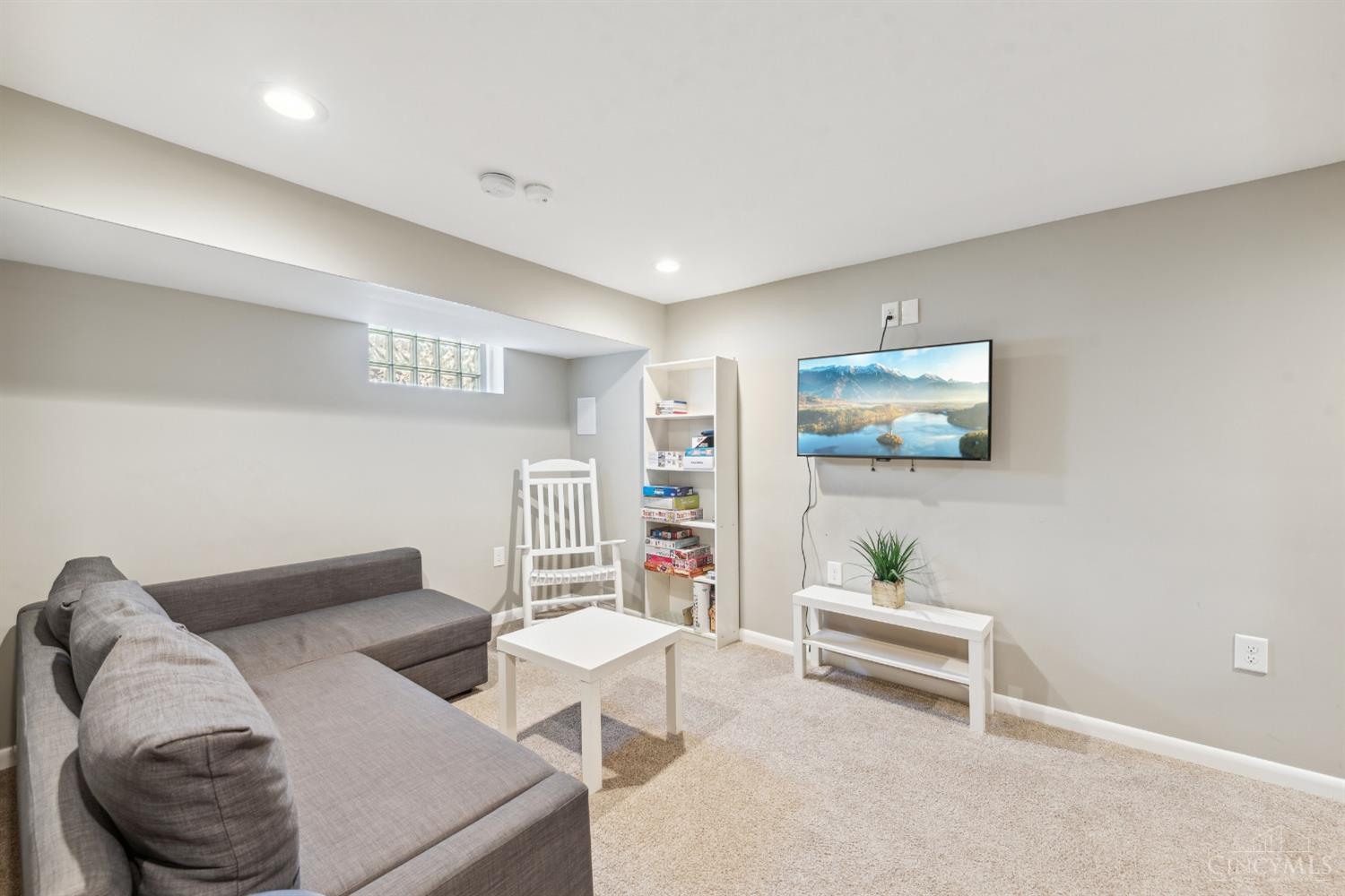 6895 Meadowdale Circle