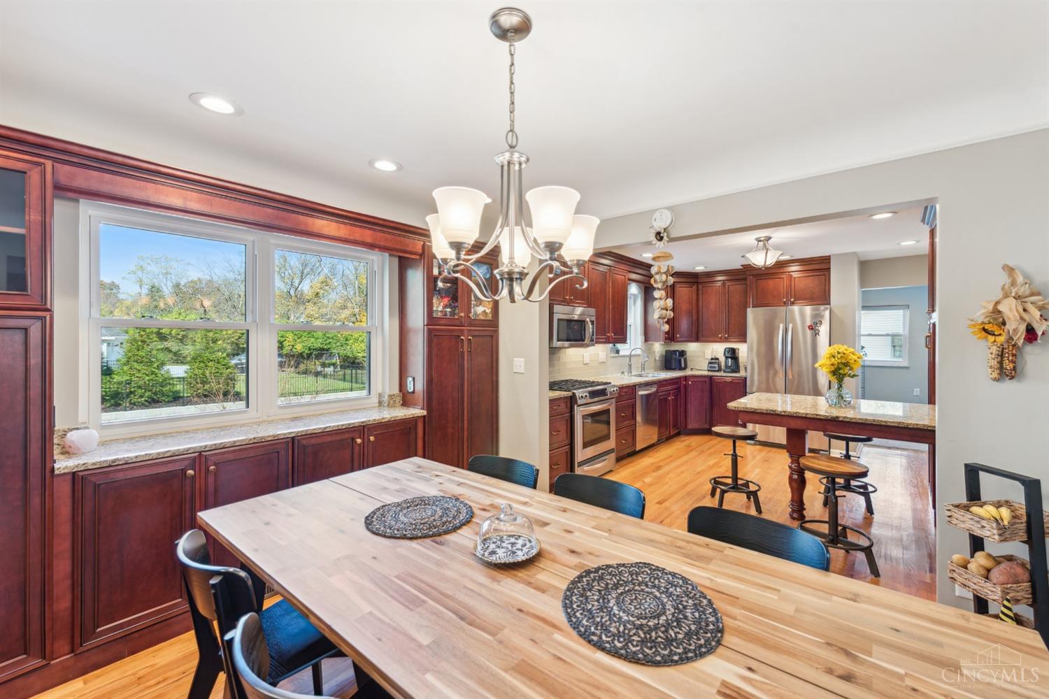 6895 Meadowdale Circle