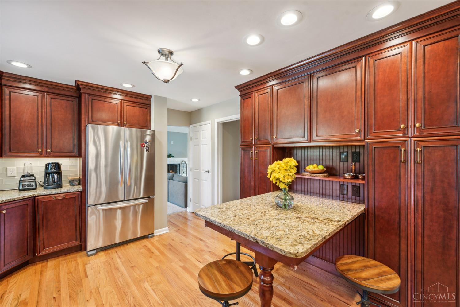 6895 Meadowdale Circle