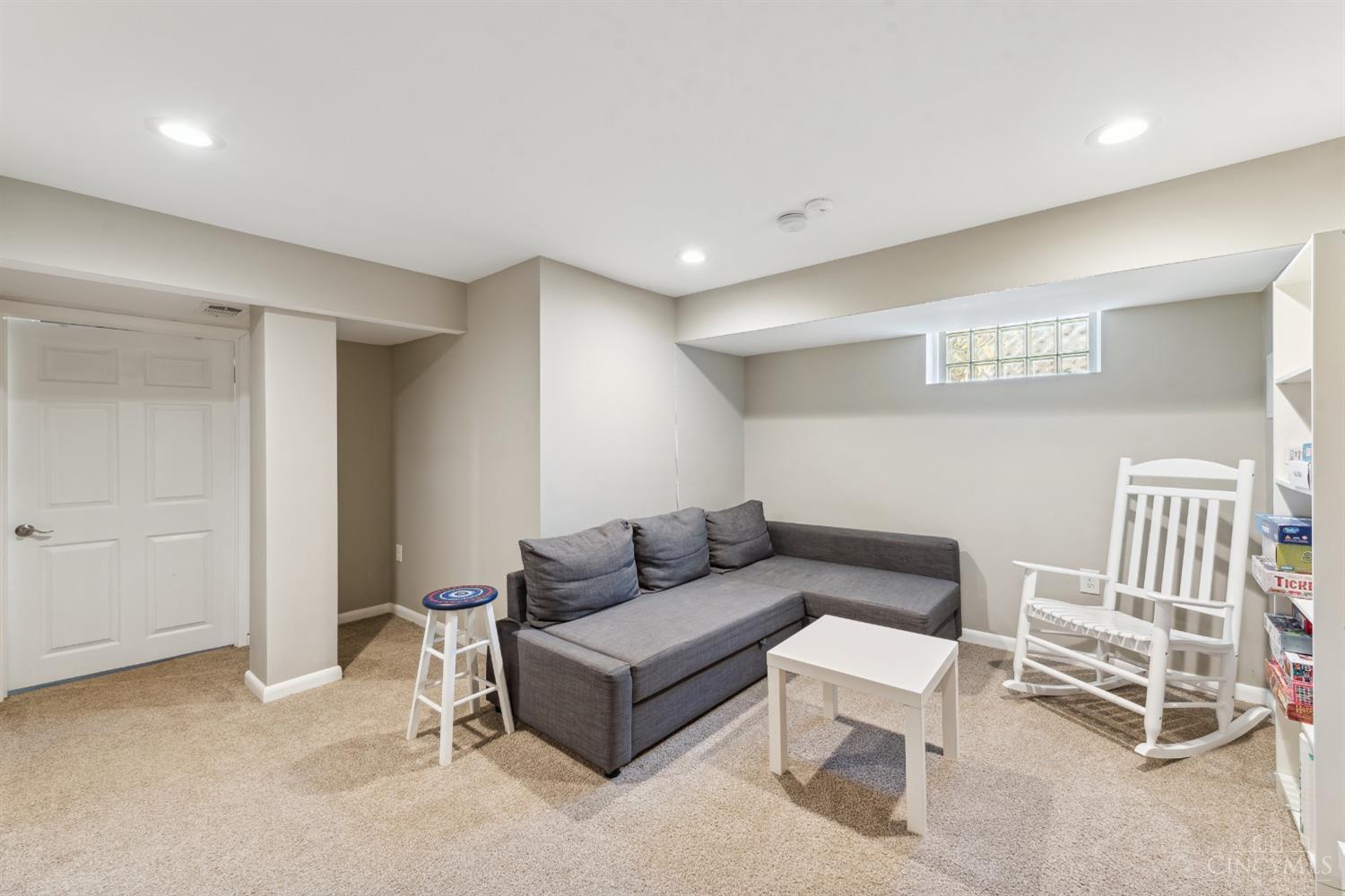 6895 Meadowdale Circle