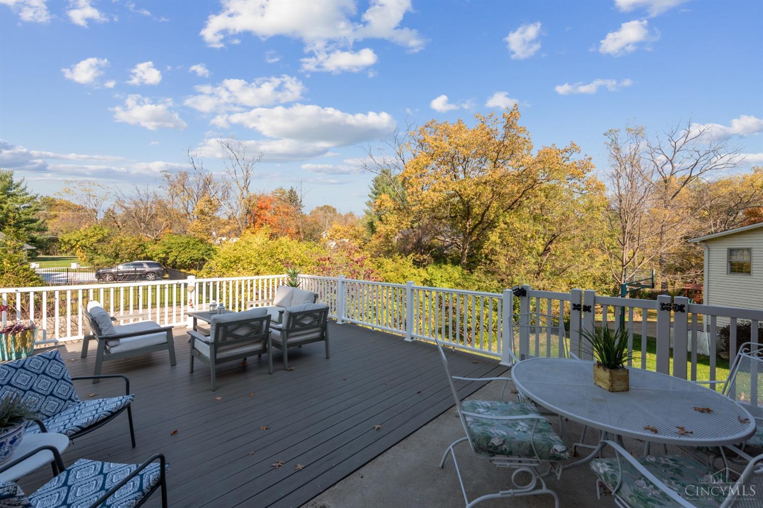 6895 Meadowdale Circle