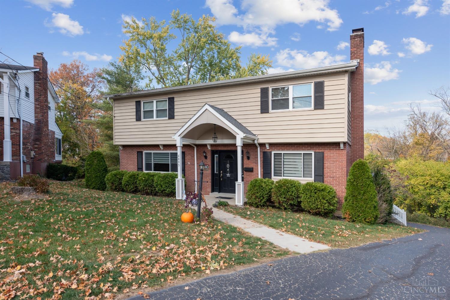 6895 Meadowdale Circle