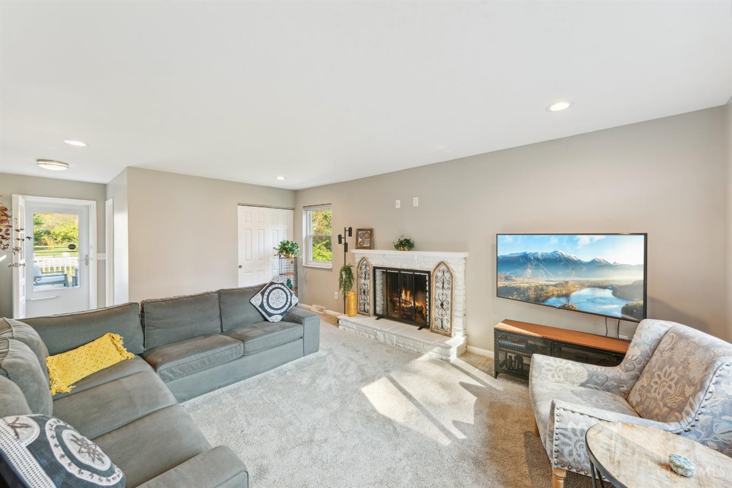 6895 Meadowdale Circle