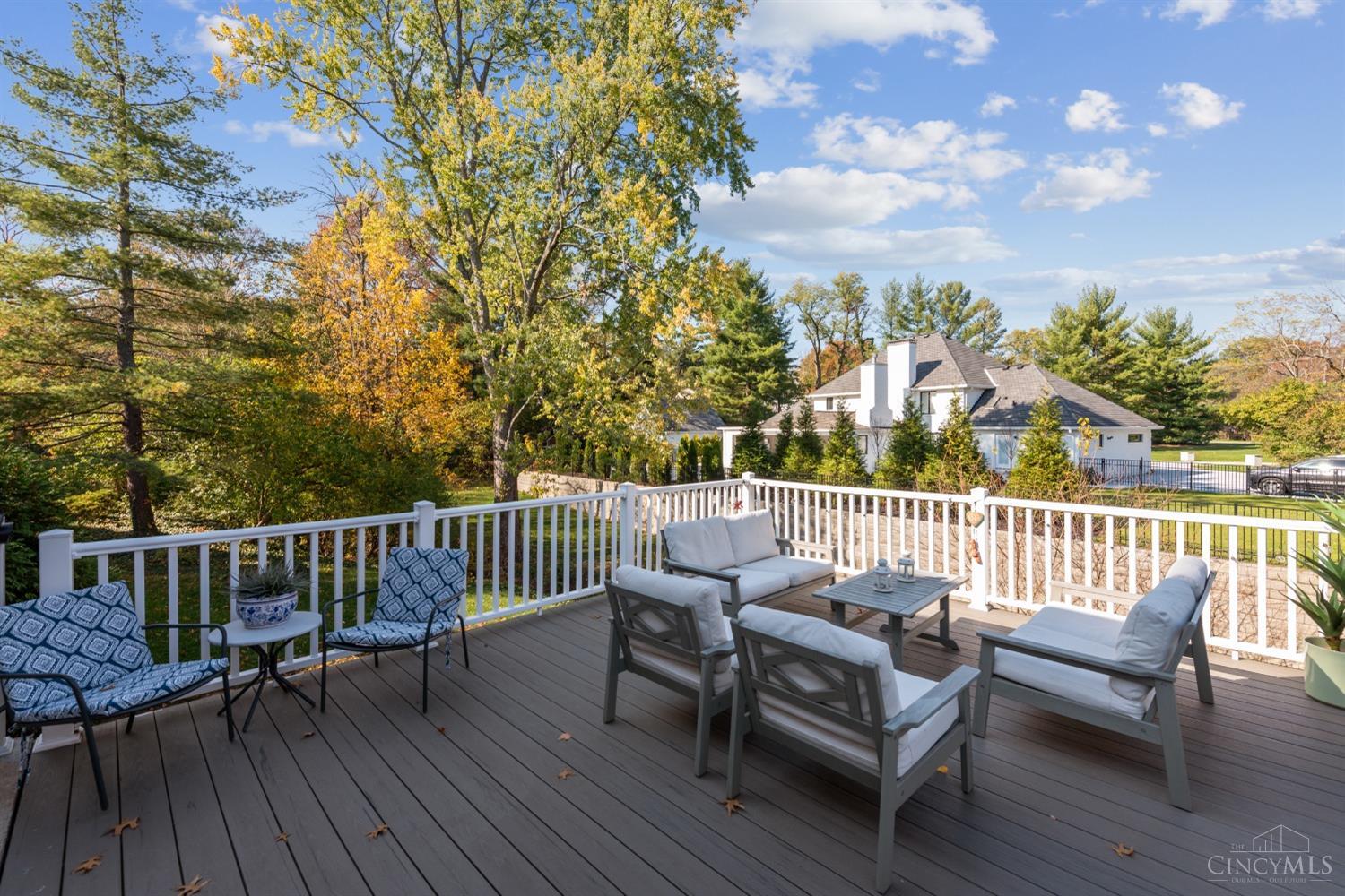 6895 Meadowdale Circle