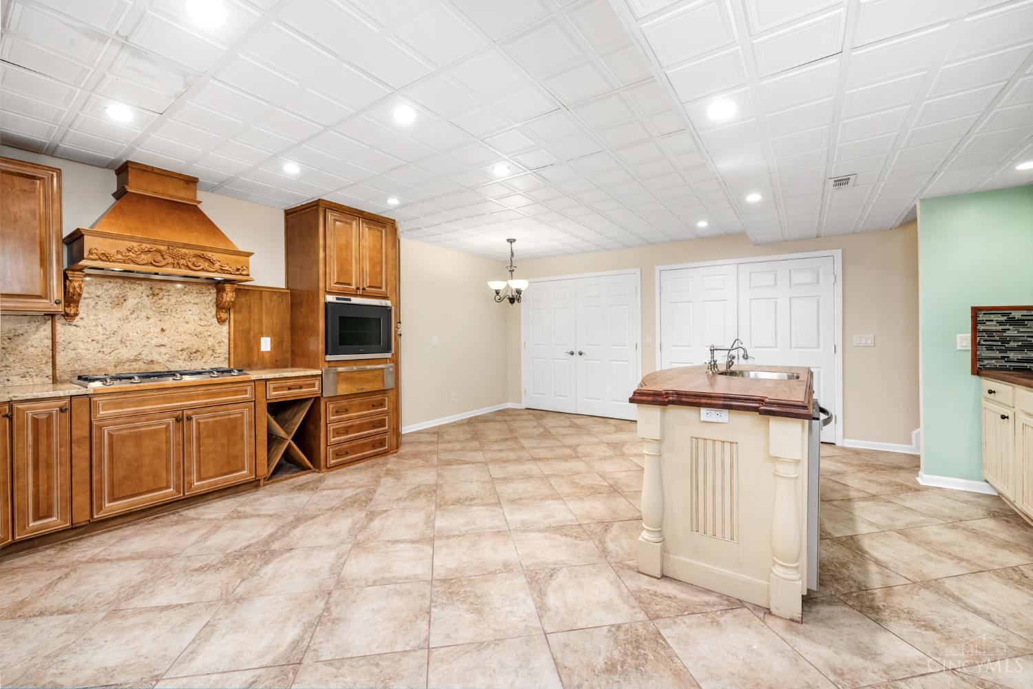 15 Camargo Canyon Drive