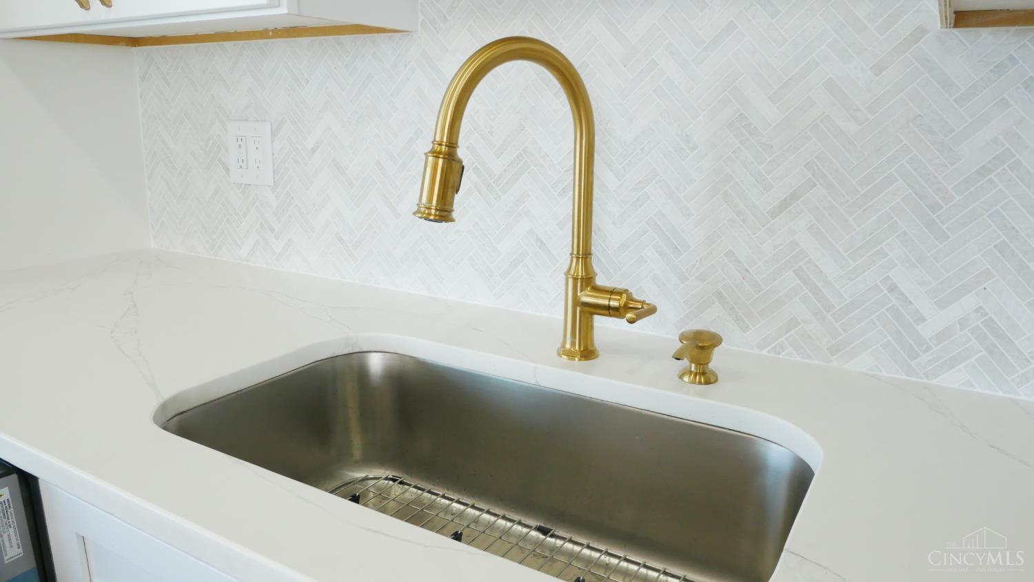 2324 Madison Road 1407