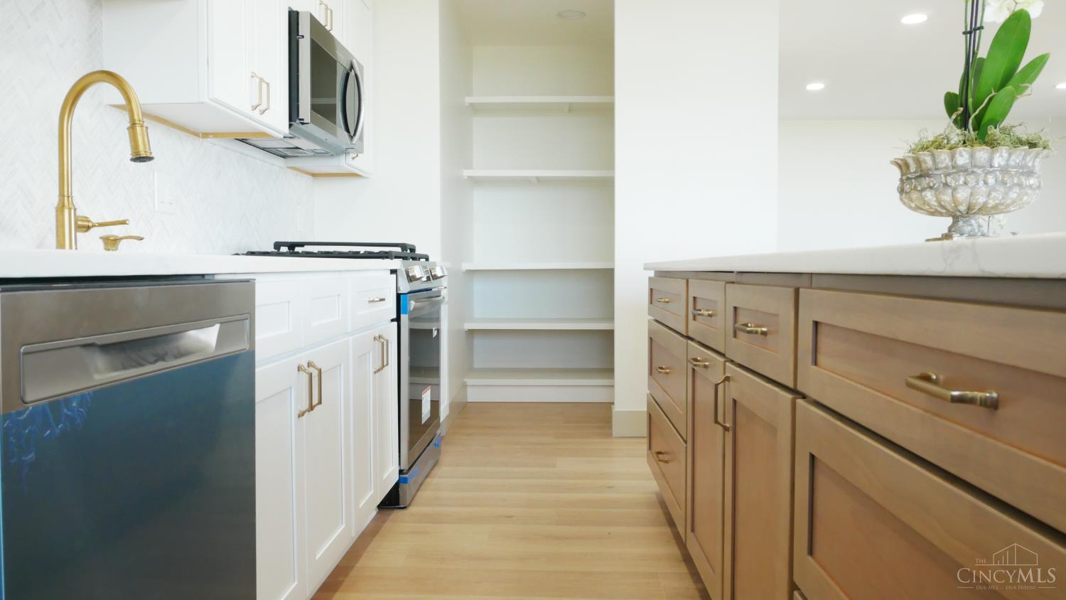 2324 Madison Road 1407