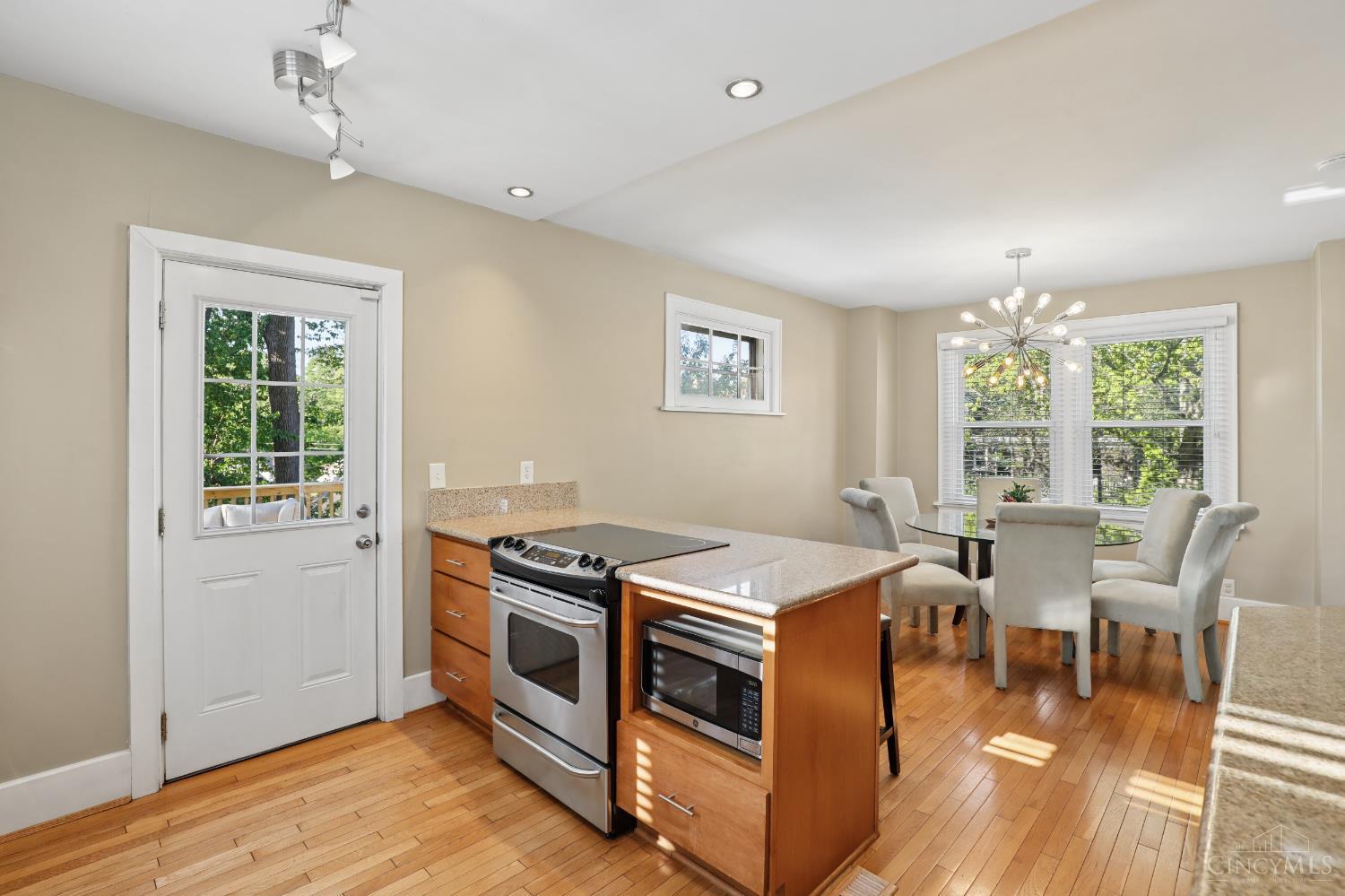 2925 Utopia Place