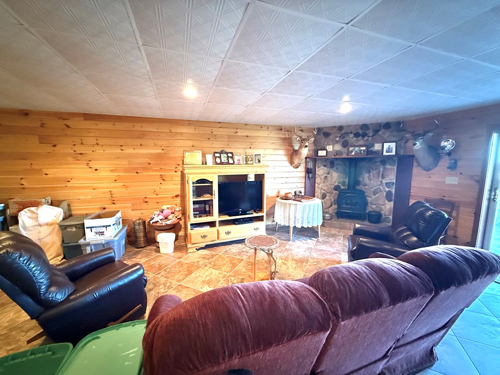 1525 Dutch Hill Road