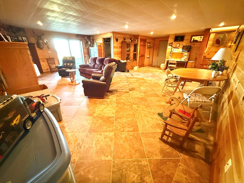 1525 Dutch Hill Road