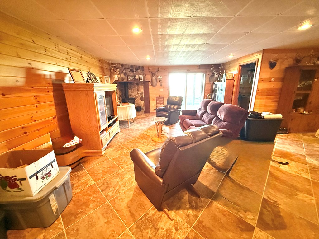 1525 Dutch Hill Road