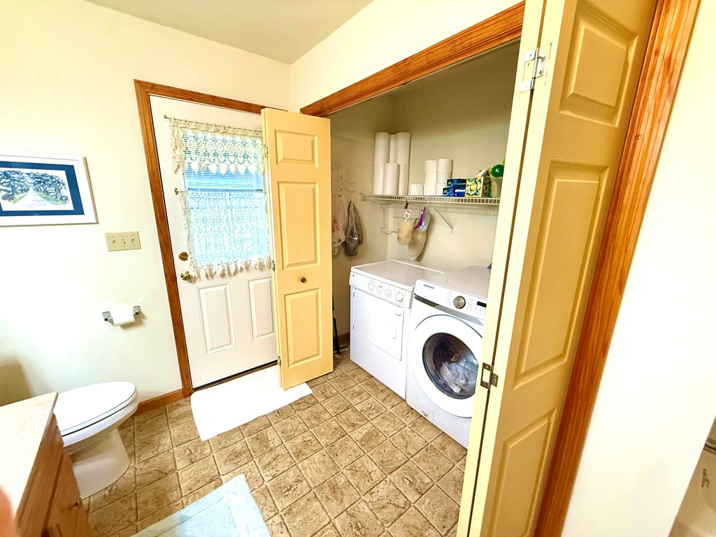 1525 Dutch Hill Road