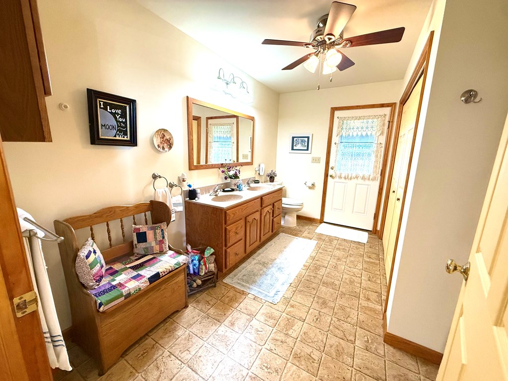 1525 Dutch Hill Road