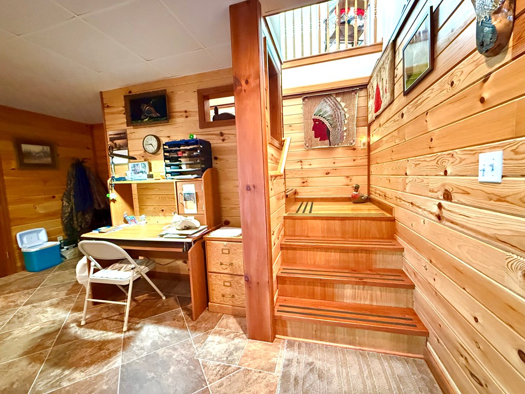 1525 Dutch Hill Road