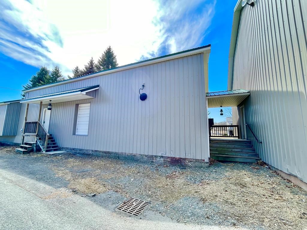 81 Railroad Street