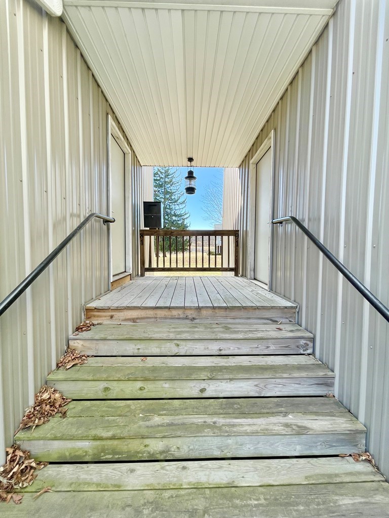 81 Railroad Street