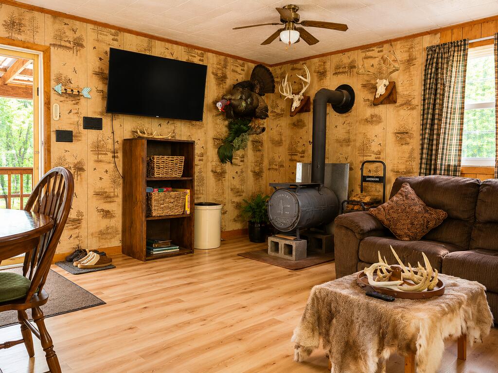 1013 Mount Tom Lane