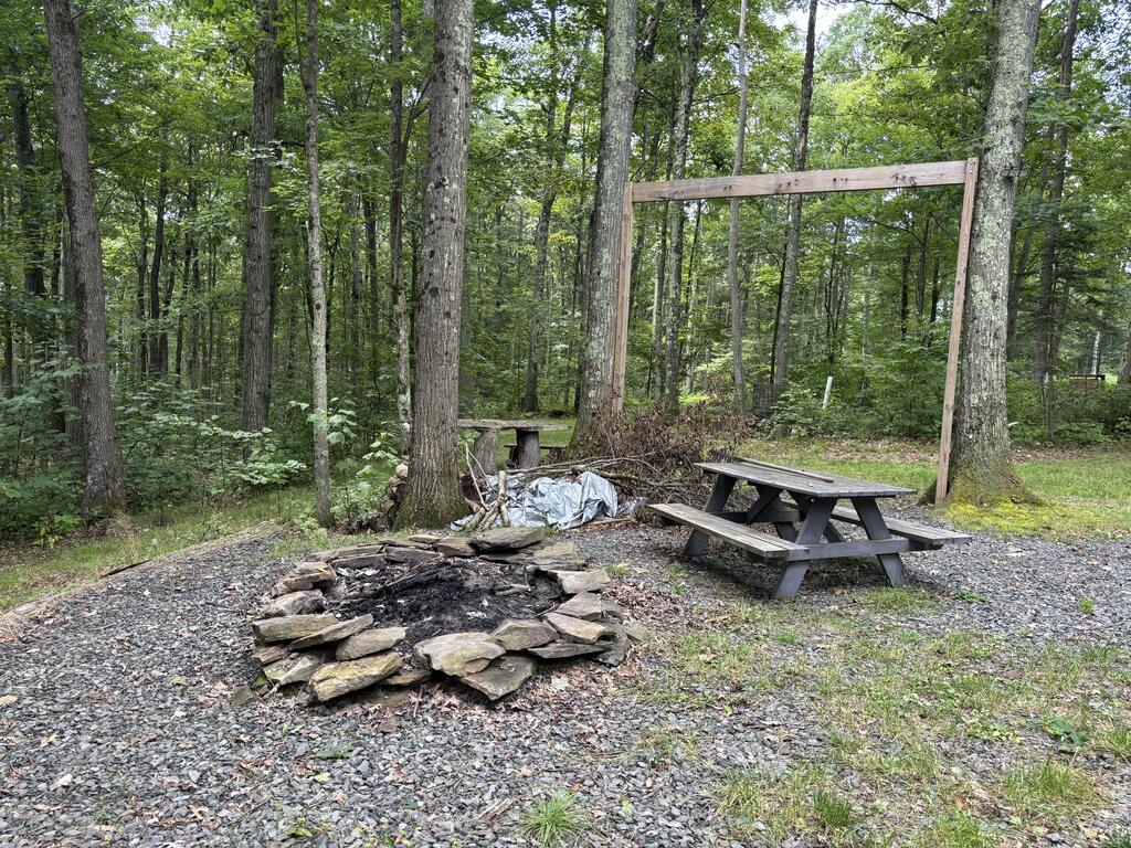 1013 Mount Tom Lane