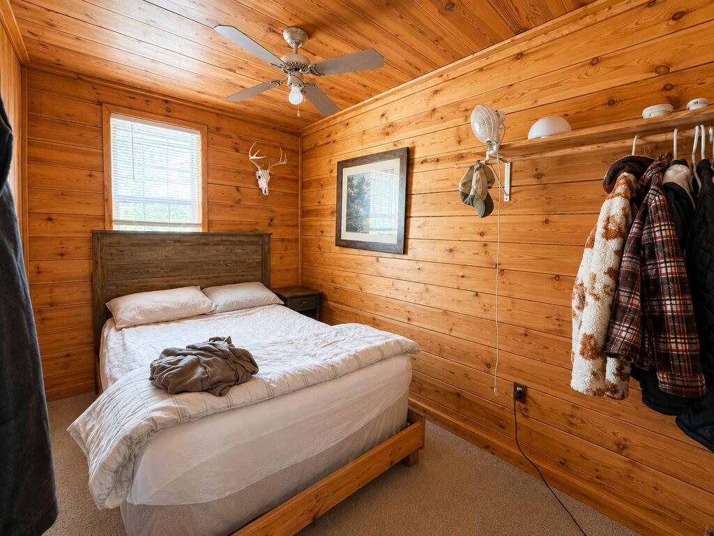 1013 Mount Tom Lane