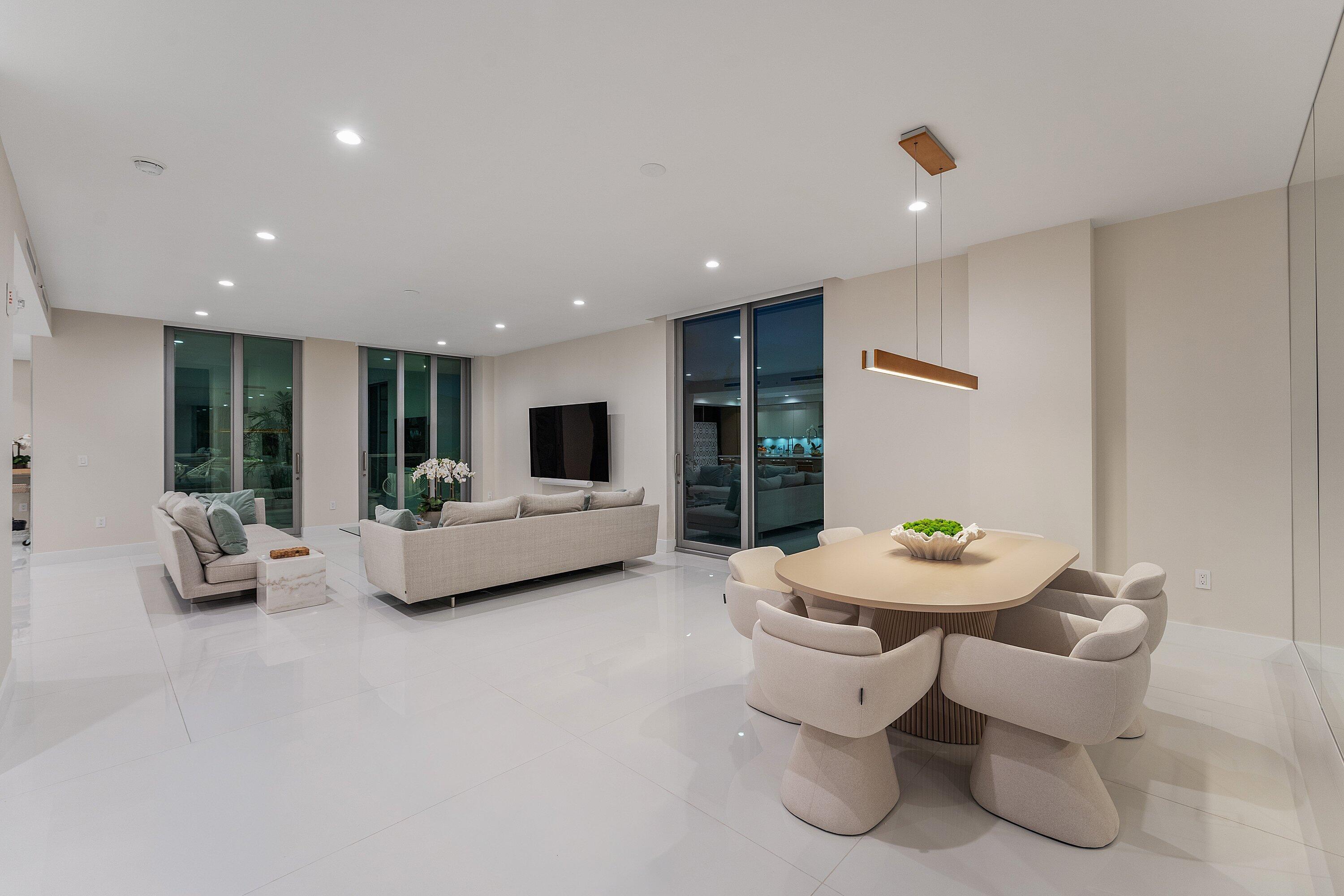 475 E Royal Palm Road 206