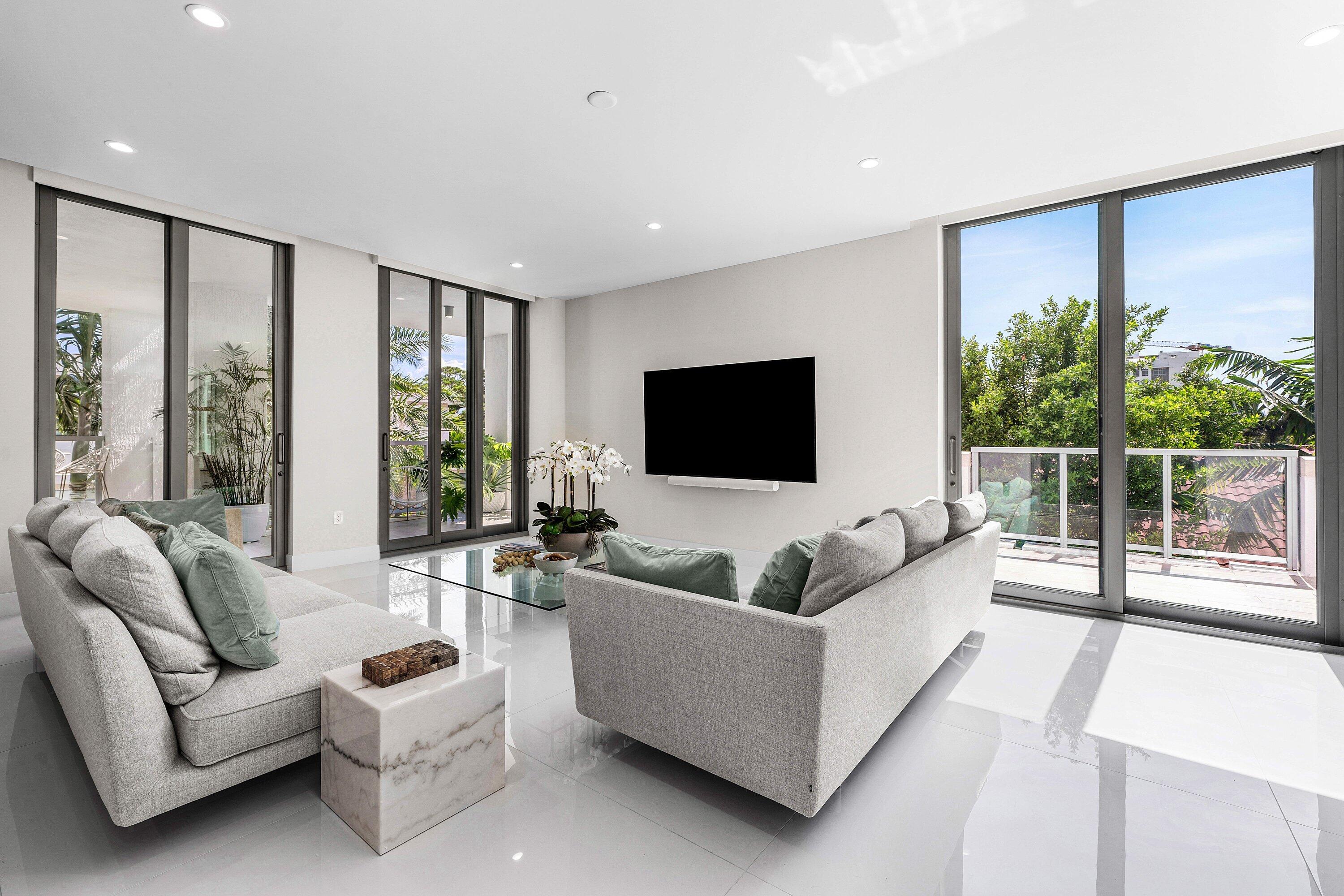 475 E Royal Palm Road 206