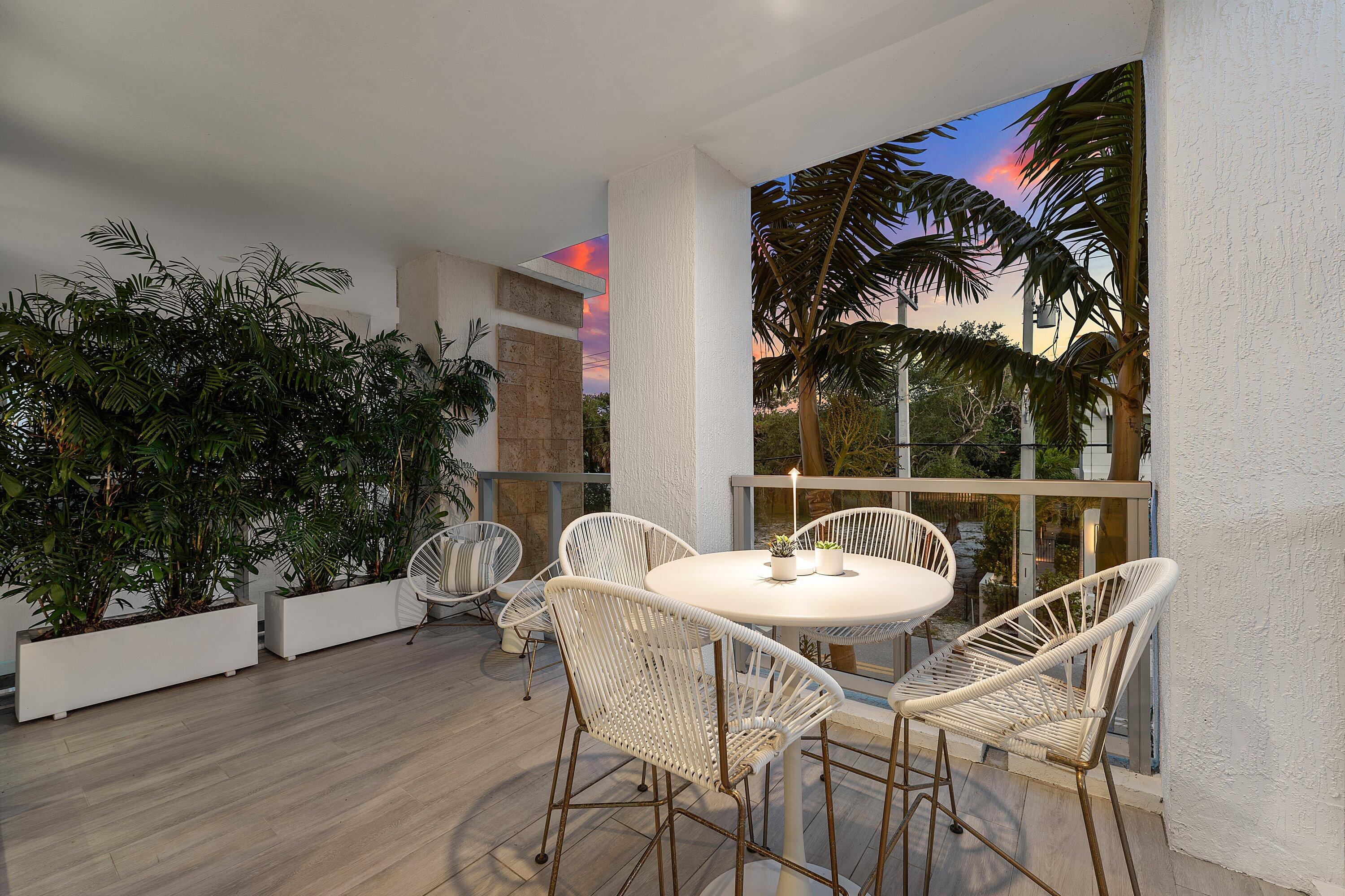475 E Royal Palm Road 206