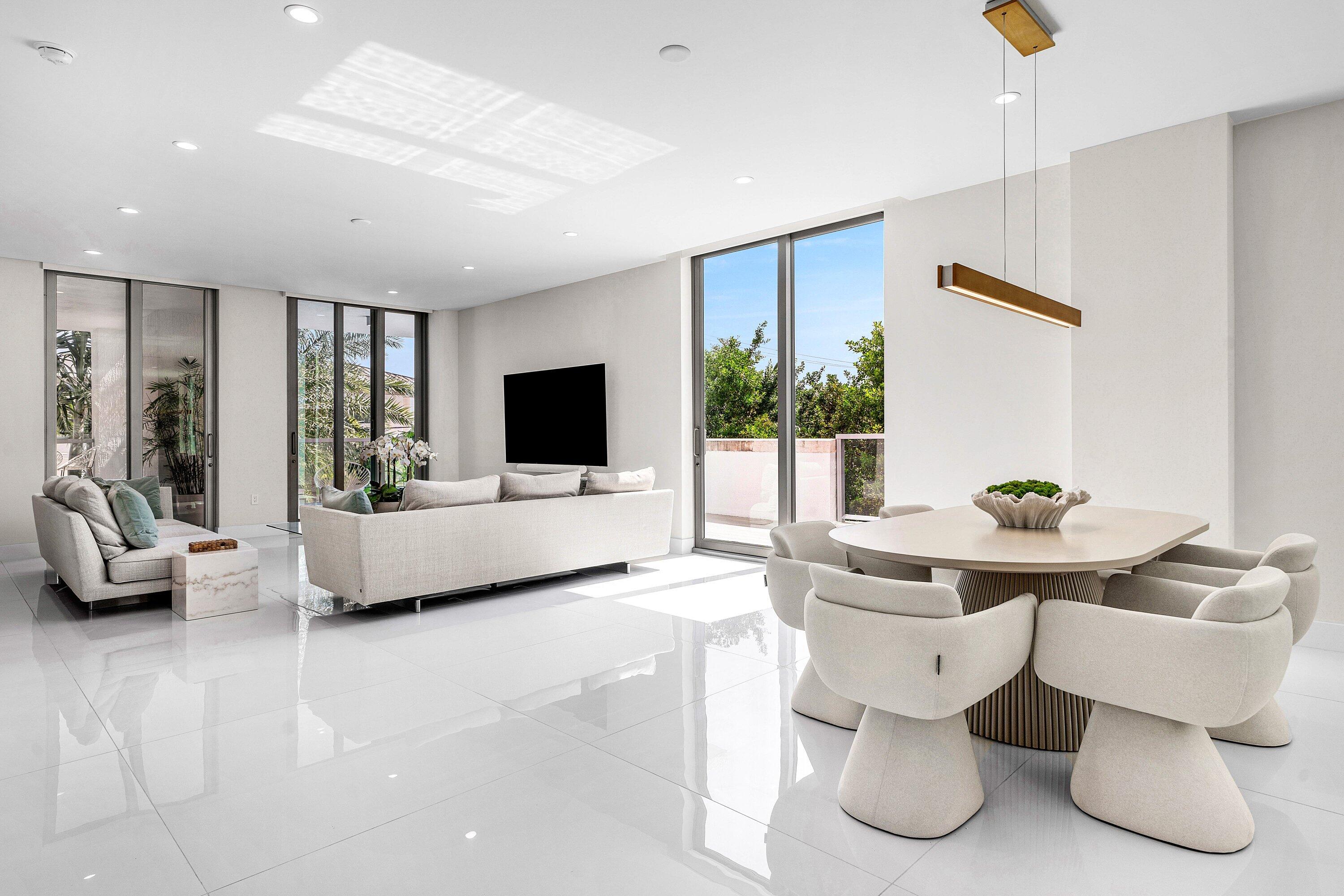 475 E Royal Palm Road 206