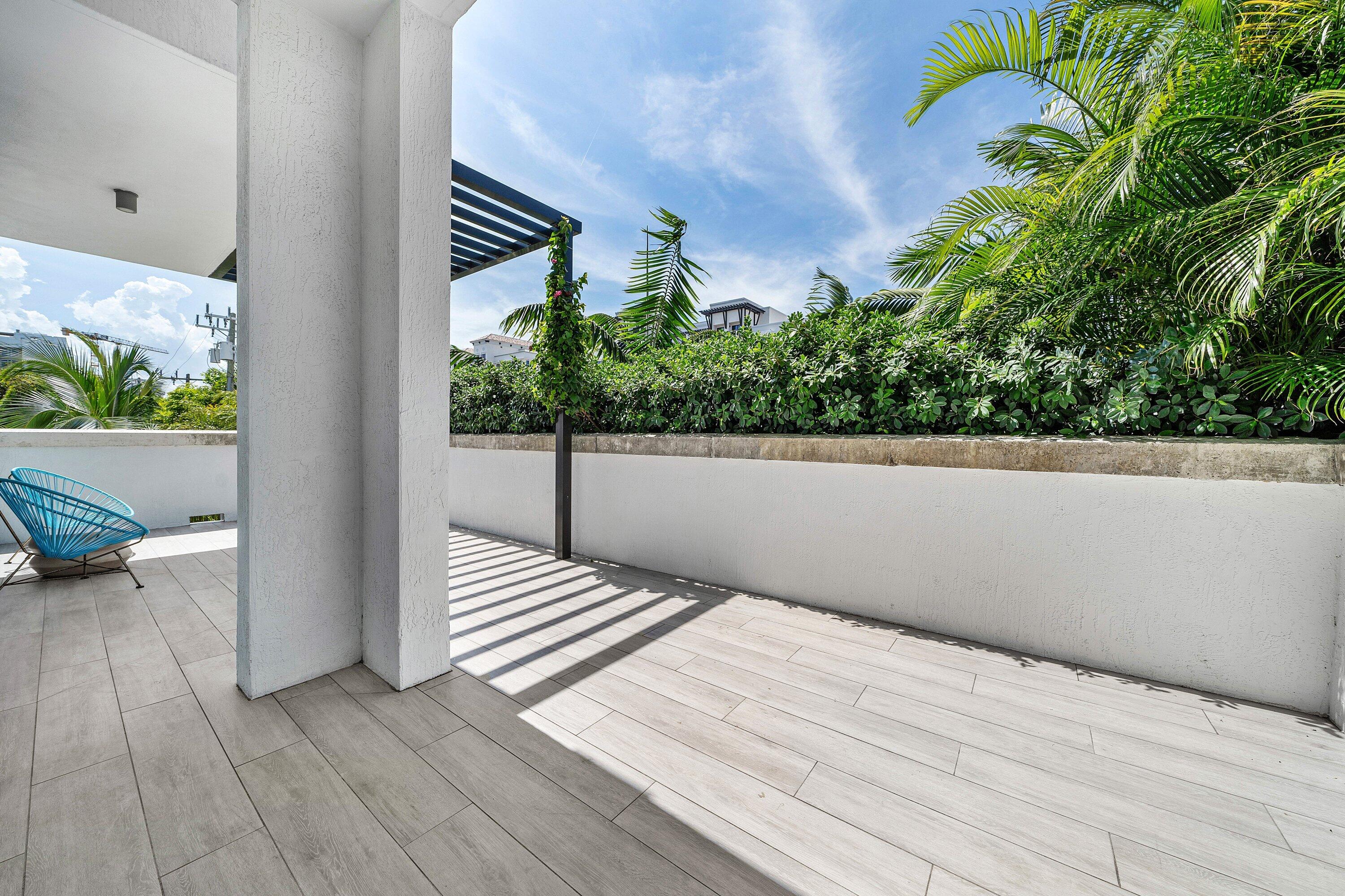 475 E Royal Palm Road 206